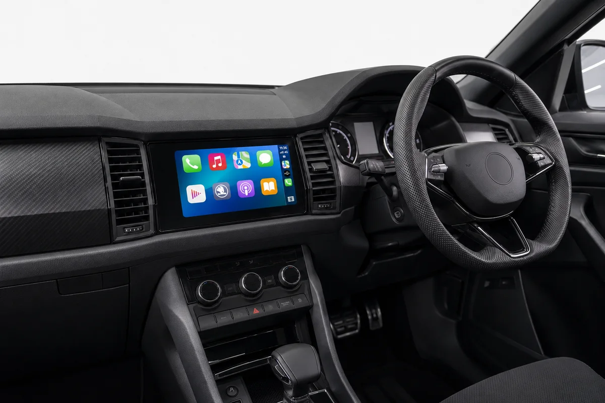 BT Automultimedia & Retrofit Skoda interieur met CarPlay-scherm zonder zichtbaar voertuiglogo