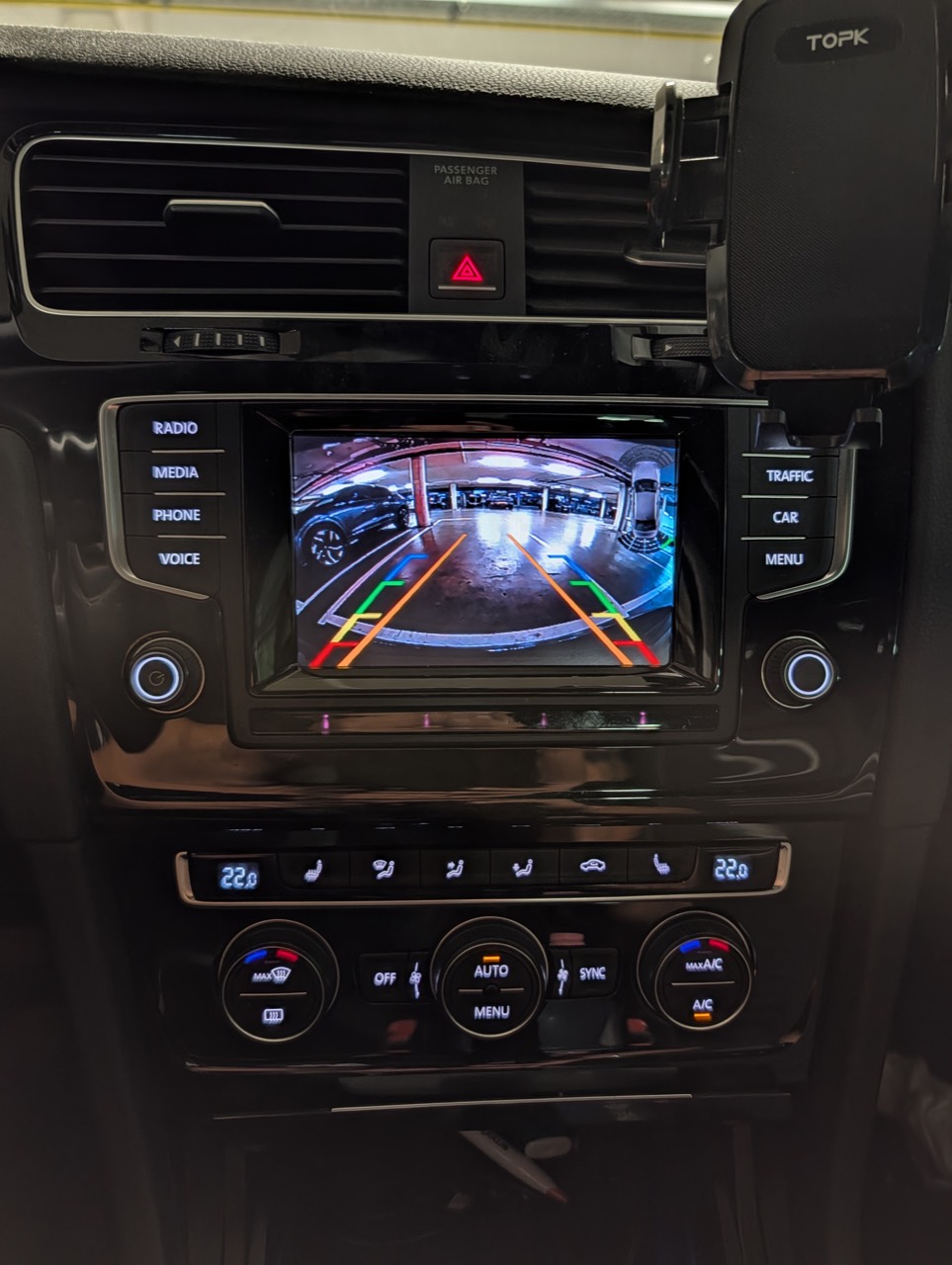 Achteruitrijcamera inbouwen Achteruitrijcamera ingebouwd in een Volkswagen